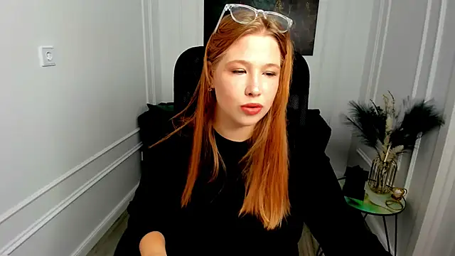 SweetDaylight online show from June 18, 2026, 7:41 pm