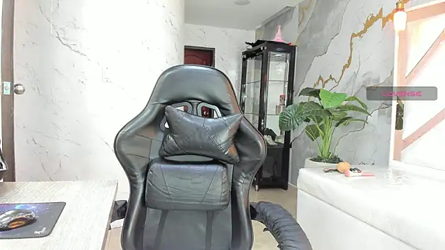 Qetsyah tf online show from April 17, 2026, 1:14 pm