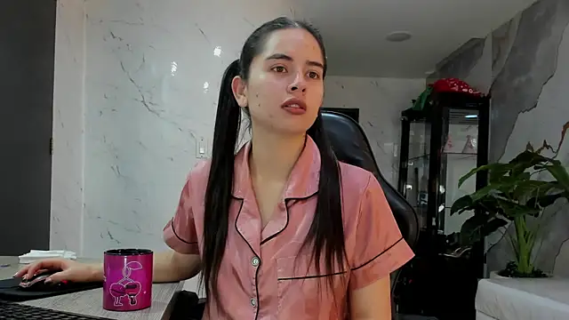 Qetsyah tf online show from March 27, 2026, 1:23 pm