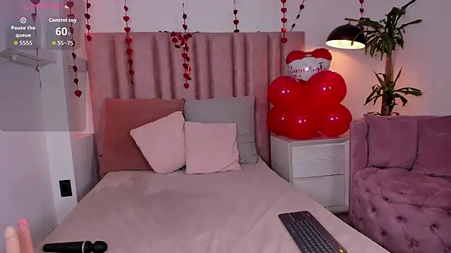 Im LunaLuxe online show from February 15, 2026, 1:10 pm