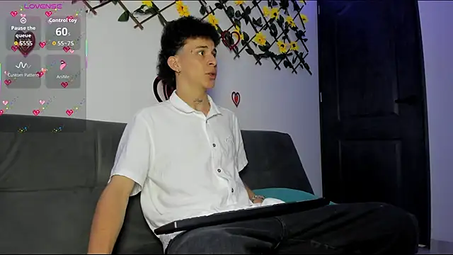 Snapshot of Maxxx_bigcockx chatting on February 6, 2026, 3:13 am Maxxx bigcockx online show from February 6, 2026, 3:13 am