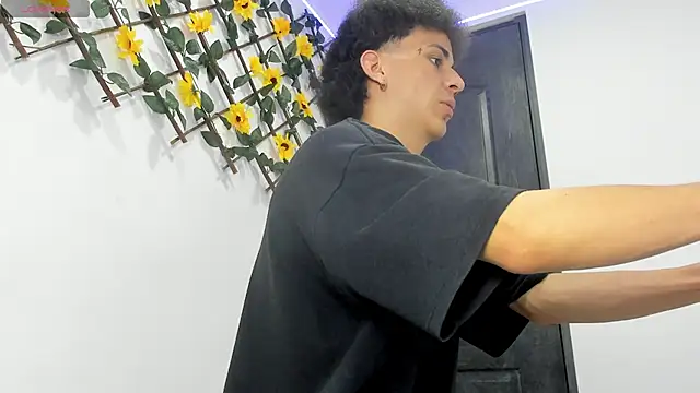 Snapshot of Maxxx_bigcockx chatting on March 4, 2026, 3:25 am Maxxx bigcockx online show from March 4, 2026, 3:25 am