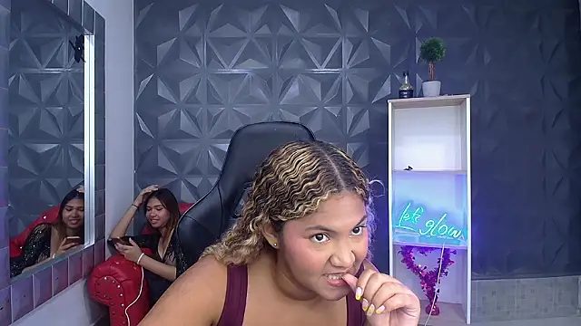 Snapshot of mayli_marie chatting on February 13, 2026, 11:27 pm mayli marie online show from February 13, 2026, 11:27 pm