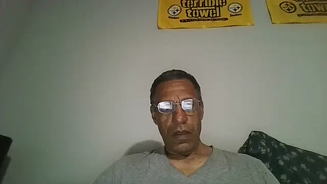 swimmer2496 online show from April 28, 2026, 7:24 am