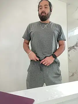 latinflarovs online show from February 6, 2026, 7:32 pm