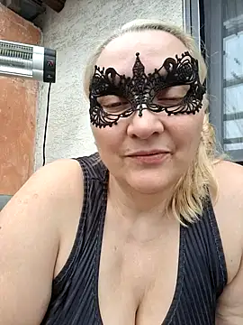 Snapshot of MaskedQueen77 chatting on June 20, 2026, 8:52 am MaskedQueen77 online show from June 20, 2026, 8:52 am
