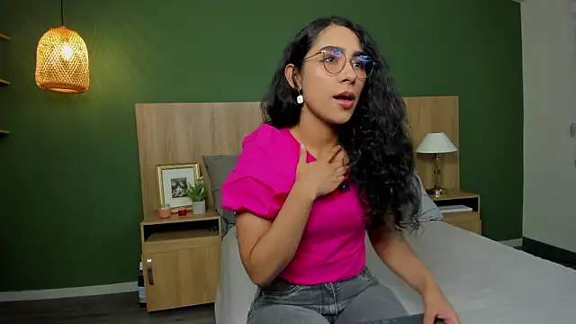 scarlett25   online show from April 15, 2026, 7:58 pm