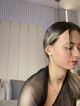 JuliaColemann online show from March 31, 2026, 12:07 pm