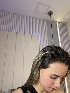 JuliaColemann online show from April 2, 2026, 12:01 pm