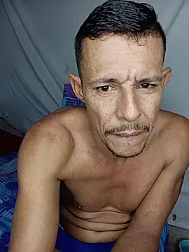 juanmaur22 online show from February 9, 2026, 2:26 pm