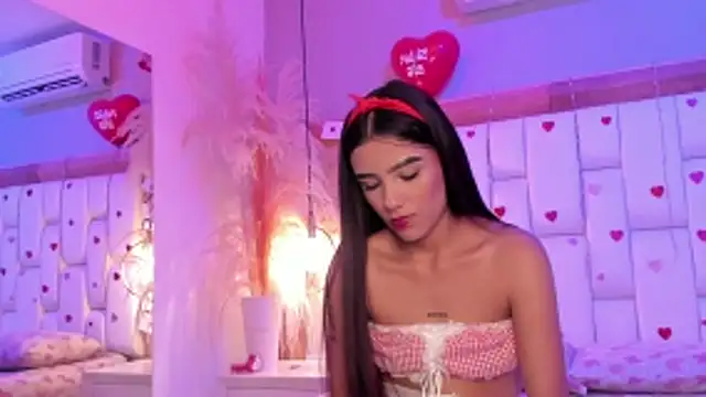 StefanyCondia online show from February 18, 2026, 6:04 pm