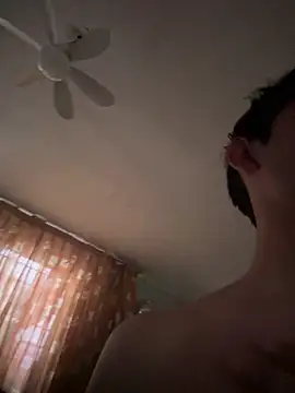 Jleonardolr online show from February 28, 2026, 11:37 pm