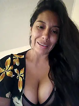 Snapshot of LizaLorini chatting on April 25, 2026, 5:43 pm LizaLorini online show from April 25, 2026, 5:43 pm