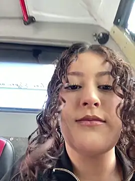 Snapshot of lizzy_luminair chatting on February 23, 2026, 5:02 pm lizzy luminair online show from February 23, 2026, 5:02 pm