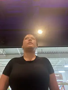 Snapshot of lizzy_luminair chatting on February 6, 2026, 3:41 pm lizzy luminair online show from February 6, 2026, 3:41 pm