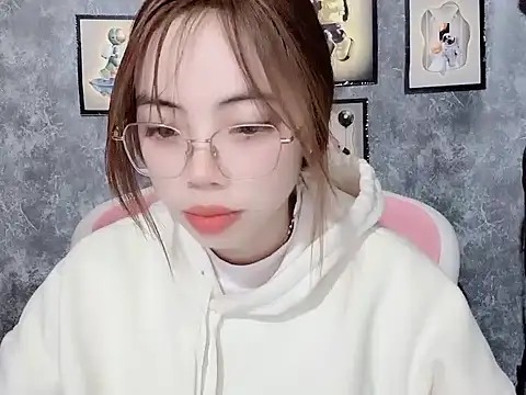 Suki 99 online show from February 3, 2026, 6:33 am