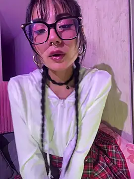  Lucycherry online show from March 19, 2026, 6:57 am