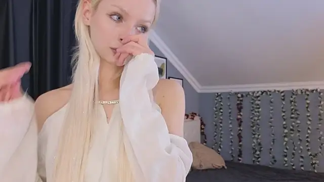 Snapshot of Naomi_Demio chatting on April 25, 2026, 12:30 pm Naomi Demio online show from April 25, 2026, 12:30 pm