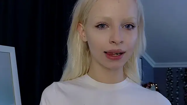 Snapshot of Naomi_Demio chatting on May 1, 2026, 12:32 pm Naomi Demio online show from May 1, 2026, 12:32 pm