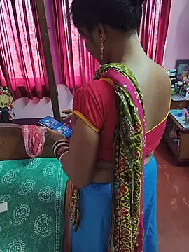 Snapshot of Little-Roshni chatting on June 11, 2026, 6:32 am Little-Roshni online show from June 11, 2026, 6:32 am
