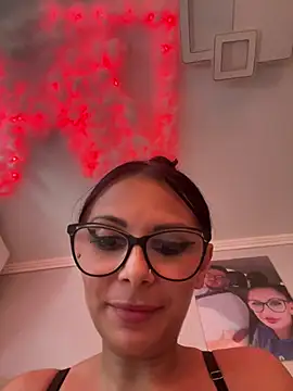 Snapshot of HiddendesireXO01 chatting on June 3, 2026, 9:43 am HiddendesireXO01 online show from June 3, 2026, 9:43 am