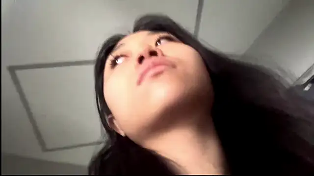 SweetMiaXO online show from April 8, 2026, 10:11 pm