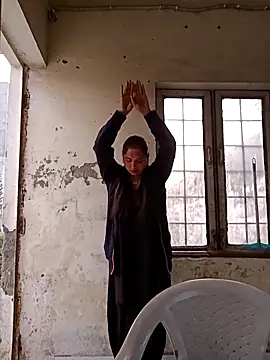 Cute-karisma1234 online show from March 6, 2026, 1:44 am