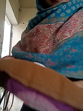 Cute-karisma1234 online show from February 1, 2026, 1:48 am