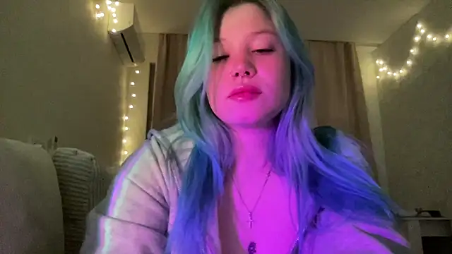 Lulu Di online show from April 18, 2026, 6:21 pm