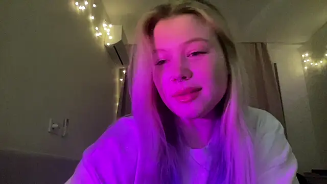 Lulu Di online show from March 18, 2026, 10:10 pm