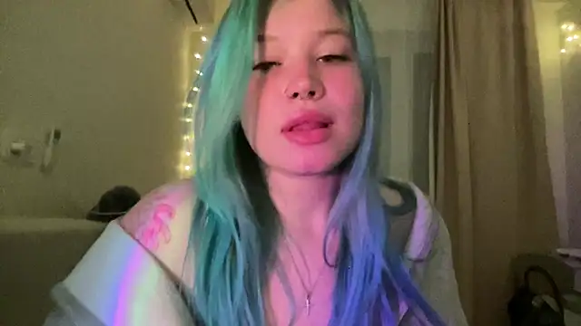 Lulu Di online show from April 18, 2026, 7:58 pm