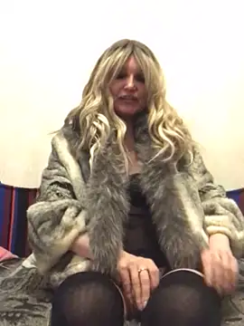 Snapshot of Snejnaya chatting on February 1, 2026, 6:28 pm Snejnaya online show from February 1, 2026, 6:28 pm