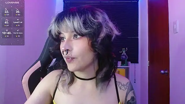 neena nyx  online show from April 17, 2026, 10:23 pm