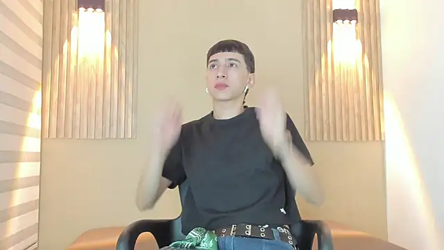 lian cameron online show from February 17, 2026, 3:59 am