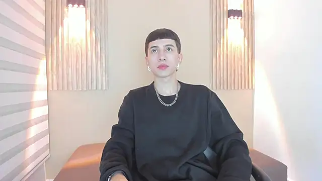 lian cameron online show from February 12, 2026, 3:39 am