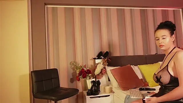 MavisReeve online show from March 18, 2026, 4:37 am