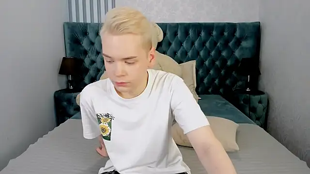 Snapshot of Je_Salvatore chatting on March 4, 2026, 7:27 am Je Salvatore online show from March 4, 2026, 7:27 am