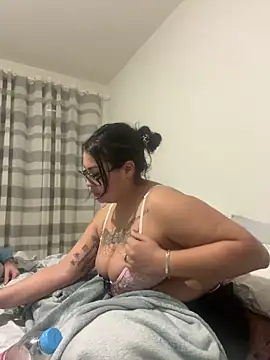 Snapshot of Melissa-suisse chatting on February 10, 2026, 5:12 pm Melissa-suisse online show from February 10, 2026, 5:12 pm