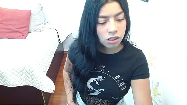 Snapshot of Laia_white chatting on March 3, 2026, 11:50 am Laia white online show from March 3, 2026, 11:50 am