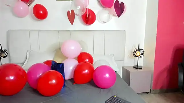 Snapshot of Minibombom chatting on February 11, 2026, 7:58 pm Minibombom online show from February 11, 2026, 7:58 pm