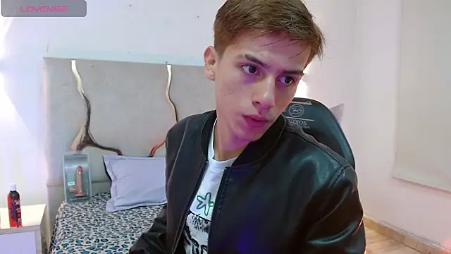 EVAN TAY online show from March 20, 2026, 3:29 am