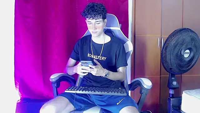 Johnny cagee  online show from February 5, 2026, 11:44 pm