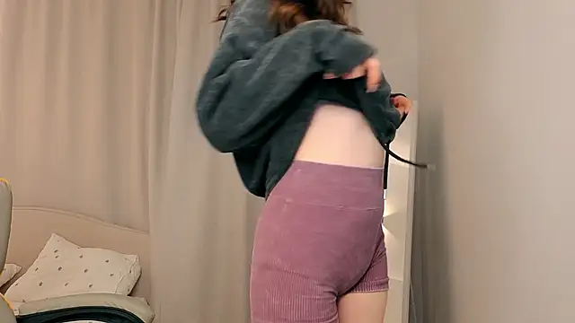 ssandralovin online show from April 8, 2026, 8:43 pm