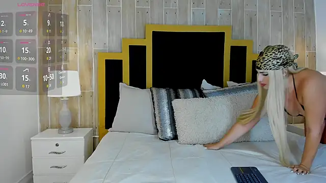 WenFox online show from February 10, 2026, 12:04 pm