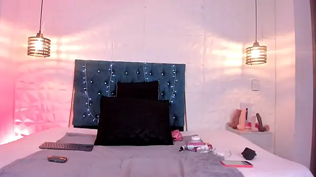 Snapshot of samantha_foxyy chatting on July 4, 2026, 11:05 am samantha foxyy online show from July 4, 2026, 11:05 am