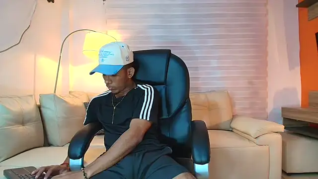 ricky spensar23cm  online show from April 12, 2026, 12:58 am