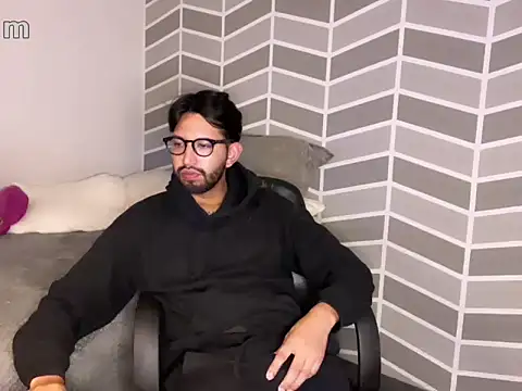 Snapshot of thomass1018 chatting on February 13, 2026, 2:22 am thomass1018 online show from February 13, 2026, 2:22 am