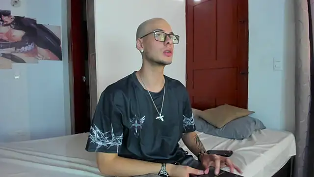 Snapshot of Vlad__night chatting on July 14, 2026, 7:53 pm Vlad night online show from July 14, 2026, 7:53 pm