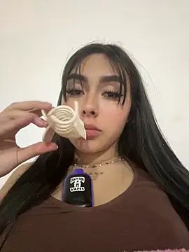 scarlett pinkk1 online show from February 18, 2026, 4:10 am