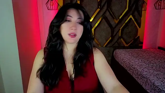 Snapshot of Luvienne chatting on February 9, 2026, 7:23 pm Luvienne online show from February 9, 2026, 7:23 pm